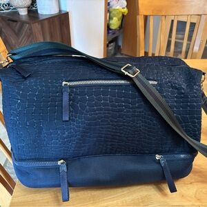 Stella & Dot Doubletake crush it backpack/weekender bag in navy crocodile